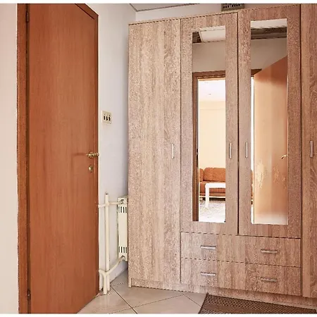 Peaceful With Yard And Parking 旅馆