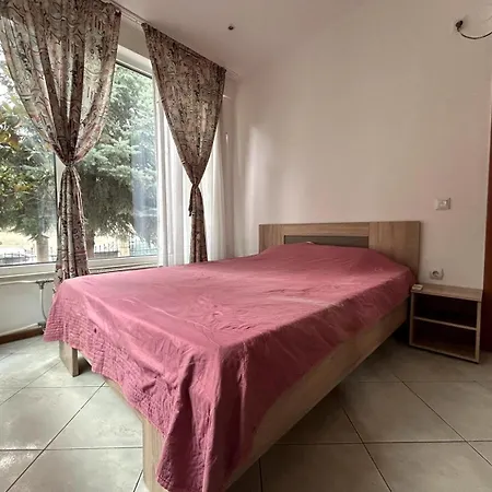 Hostel Peaceful With Yard And Parking Skopje