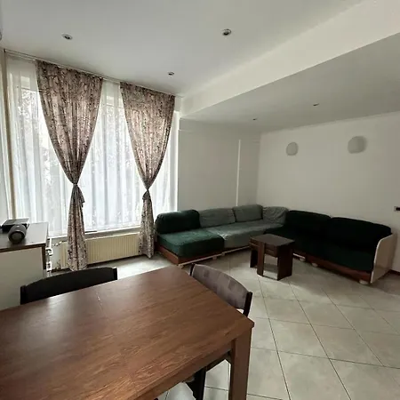 Peaceful With Yard And Parking 旅馆 斯科普里