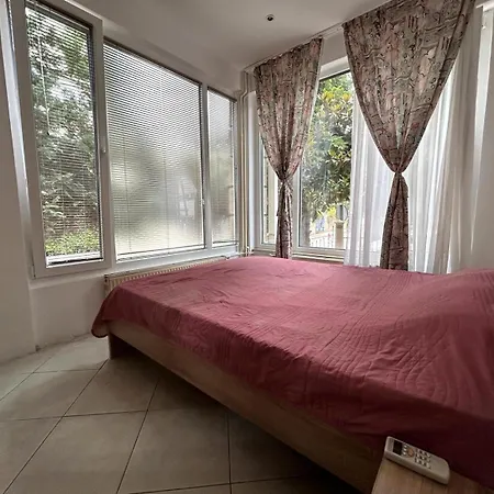 Hostel Peaceful With Yard And Parking Skopje