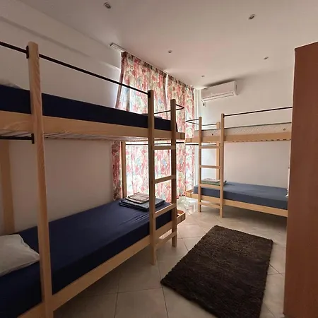 Auberge de jeunesse Peaceful With Yard And Parking *