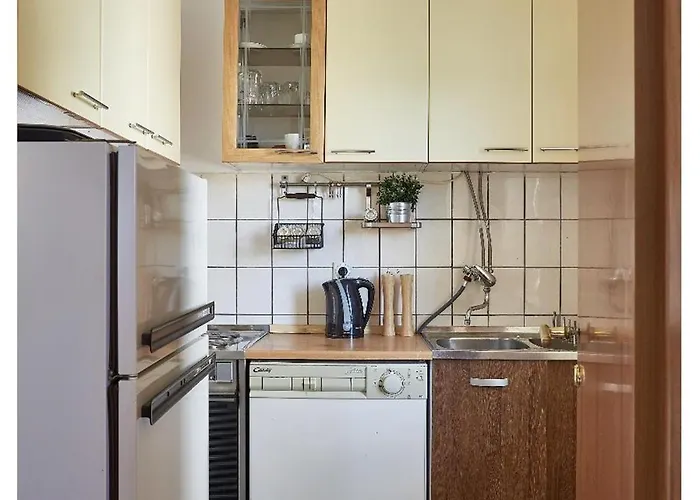 אכסניה Peaceful With Yard And Parking