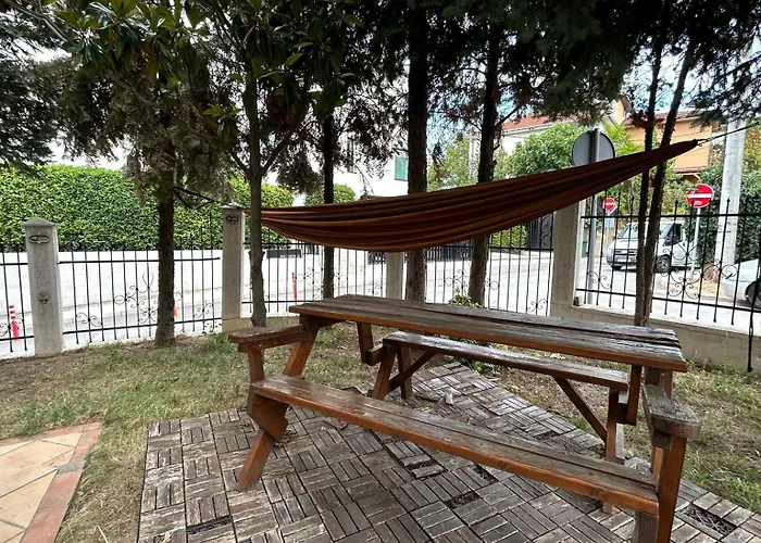 Peaceful With Yard And Parking * סקופיה